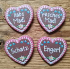 1 Herzbutton "Lebuchenherz" mit Spruch nach Wahl, ca. 57 x 54 mm