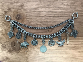 1 zweireihiges Kinder - Charivari, antik-silberfarben, ca. 24 cm, 9 Anhänger - Kopie