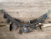 1 Lederhosen-Charivari, zweireihig, Unikat, 11 Anhänger, antik-silberfarben, ca. 33 cm